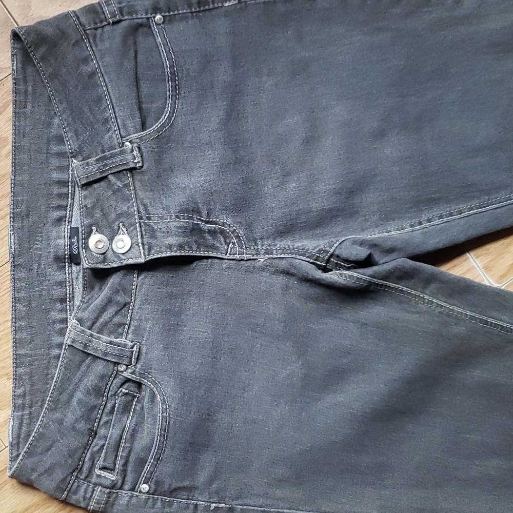 Pink:size9, grey jeans